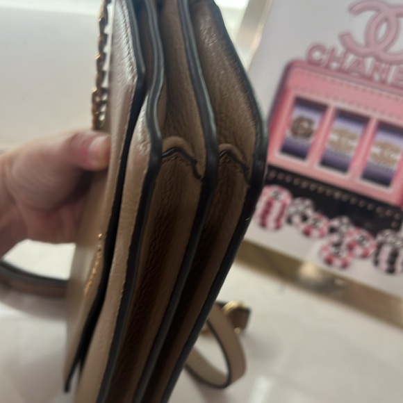 Michael Kors double gusset leather crossbody bag EUC tan color - Picture 6 of 12